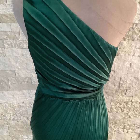 Abercrombie & Fitch Giselle Pleated One-Shoulder Maxi Dress - Picture 9 of 16